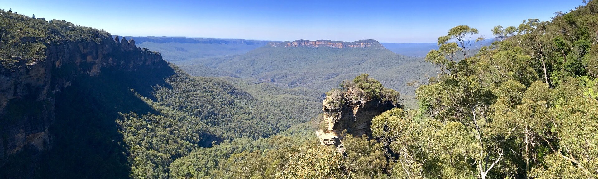 What is the best time to visit the Blue Mountains?